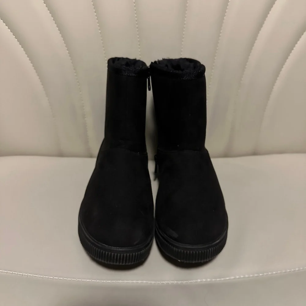 Cat & Jack Kids Black Boots Faux Fur Lined Zipper Winter Shoes Size 13